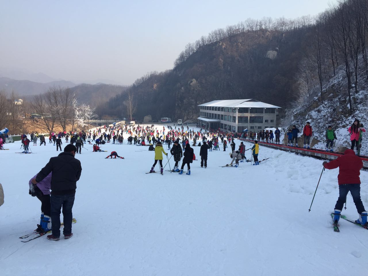 河南平頂山大峽谷滑雪場游樂場成功開幕，河北迪特加油助威