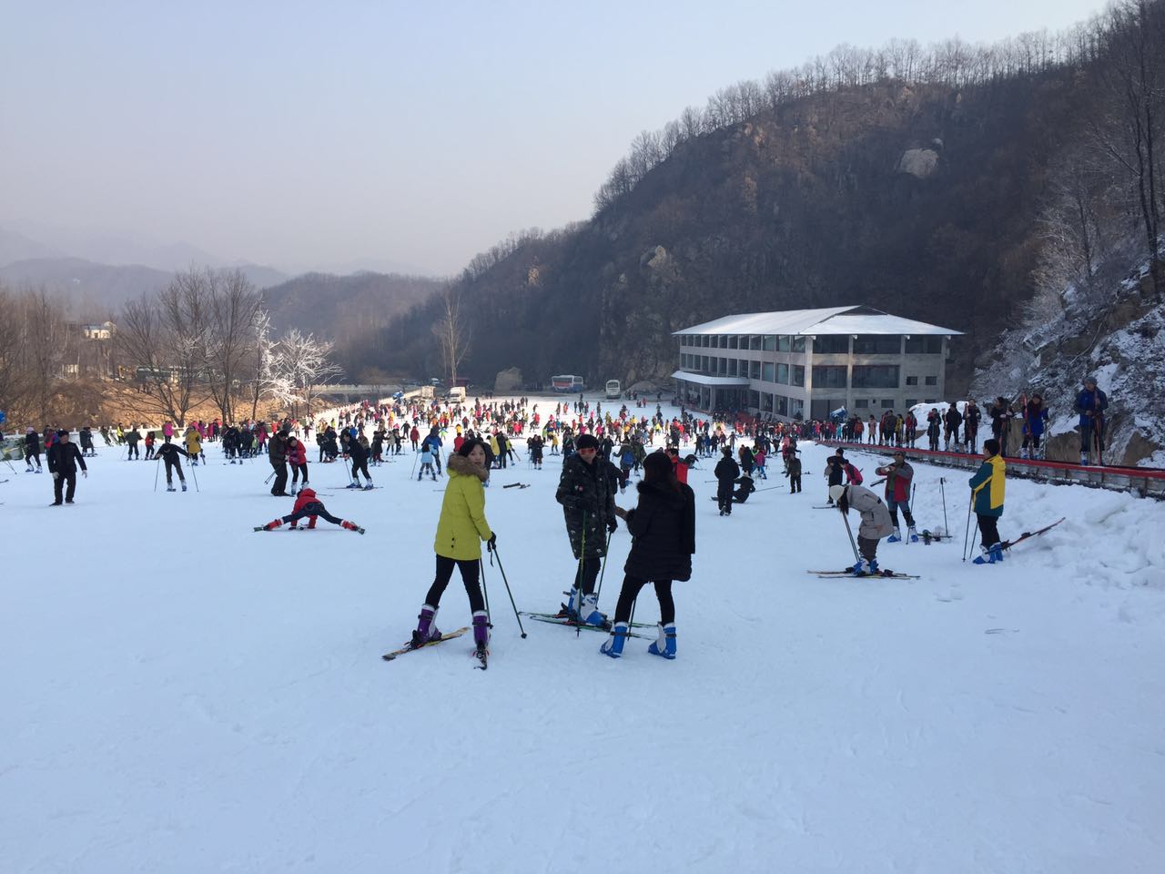 河南平頂山大峽谷滑雪場游樂場成功開幕，河北迪特加油助威